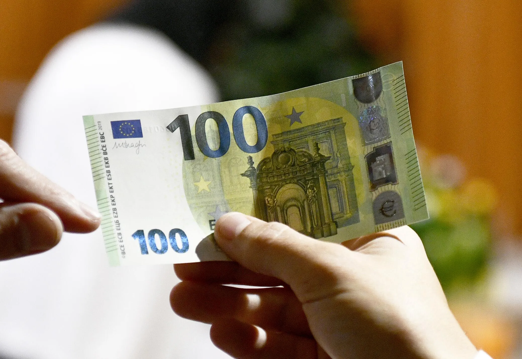 100 Euro Gerçek Mi Nasıl Anlaşılır? Karadeniz Dış Ticaret | HTM ve MÜHLEN Ofis Makineleri | 100 Euro Gerçek Mi Nasıl Anlaşılır?